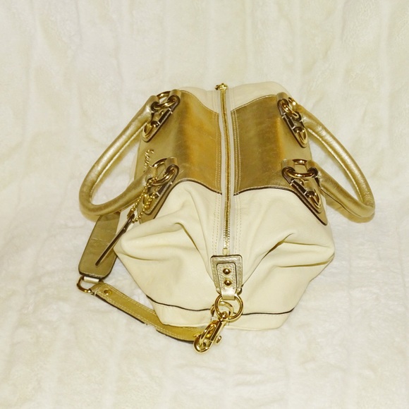 ⭐️Authentic Coach Purse⭐️ - Picture 4 of 8